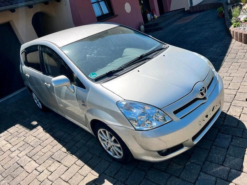 Gold Gebraucht 2006 Toyota Corolla Verso Van / Kleinbus | 999 € (Superpreis) - Bild 1/4