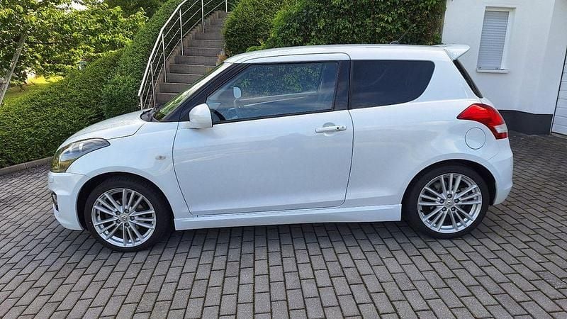 Weiß Gebraucht 2014 Suzuki Swift Sport Kleinwagen | 8.990 € (Fairer Preis) - Bild 1/4
