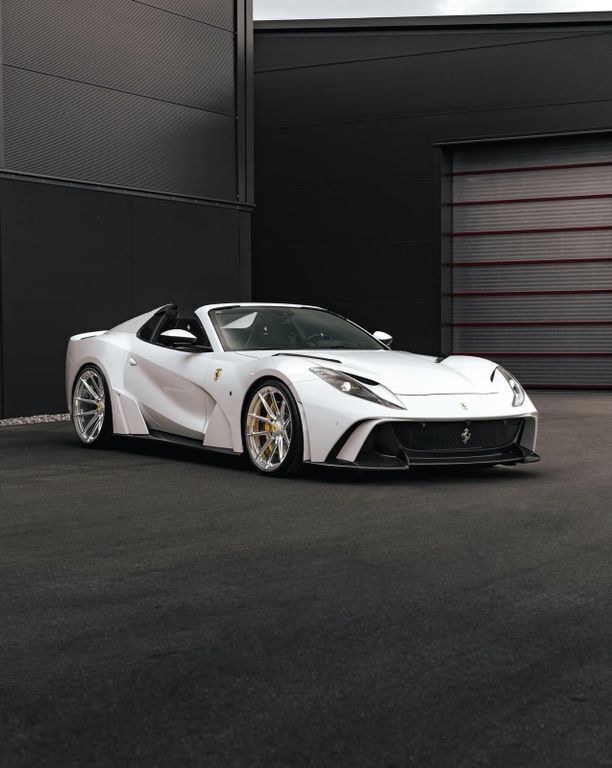 Gebraucht Ferrari 812 840 PS (617 kW) 2023 Bianco avus Cabrio