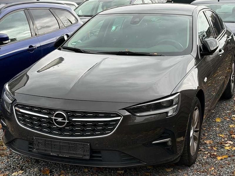 Stone brown met (058p) Gebraucht 2021 Opel Insignia Elegance Kleinwagen | 16.499 € (Superpreis) - Bild 1/4