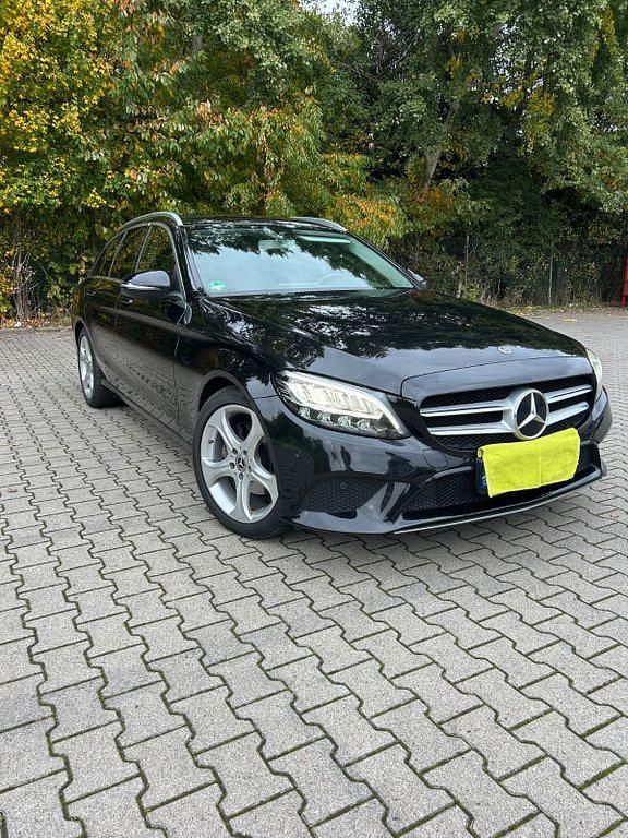 Gebraucht Mercedes C220 Avantgarde 194 PS (142 kW) 2019 Schwarz Limousine