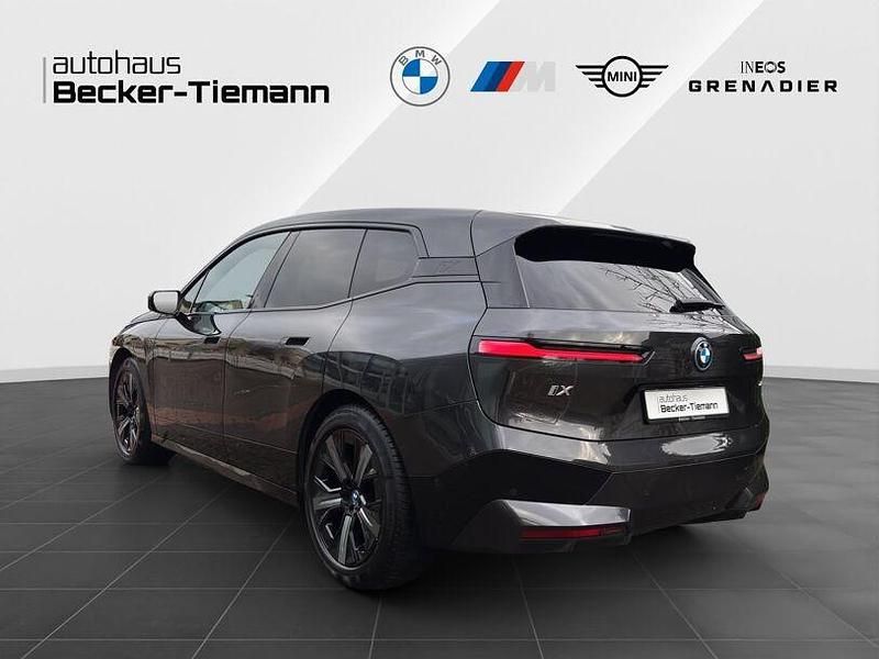 Gebraucht BMW iX Sport Line 239 kW (326 PS) 2023 Sophistograu brillanteffekt SUV