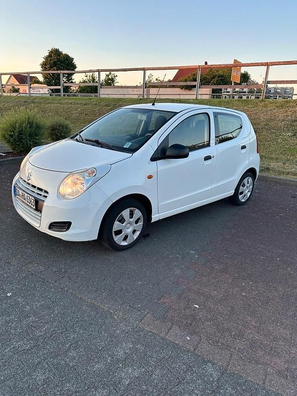 Gebraucht Suzuki Alto 67 PS (49 kW) 2011 Weiß Kleinwagen