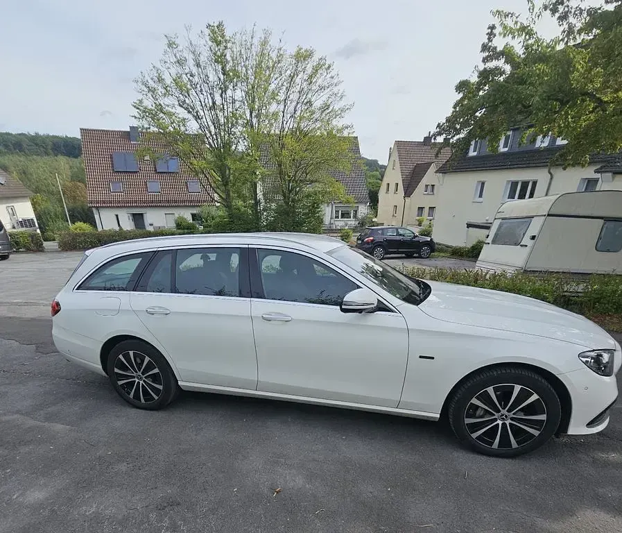 Gebraucht Mercedes E300 306 PS (225 kW) 2020 Weiß Limousine