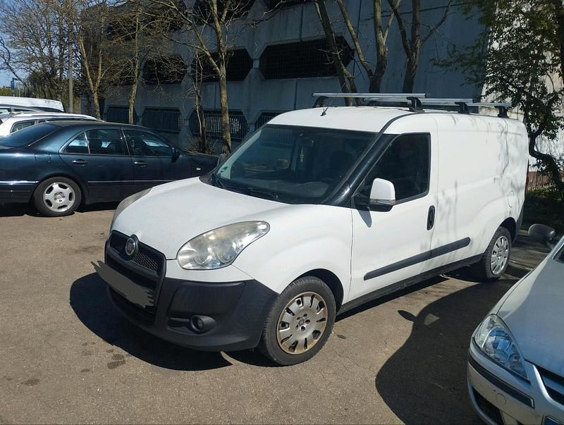 Gebraucht Fiat Doblò 90 PS (66 kW) 2012 Andere farben Van / Kleinbus