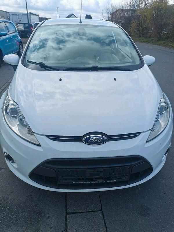 Gebraucht Ford Fiesta 120 PS (88 kW) 2012 Weiß Kleinwagen