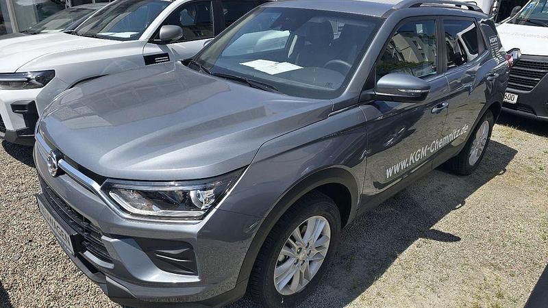 Grau Neu 2025 Ssangyong Korando SUV | 23.640 € - Bild 1/4