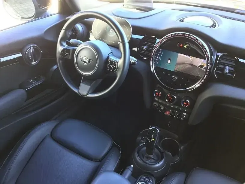 Używany Mini Cooper Classic 136 KM (100 kW) 2021 Czarny Hatchback