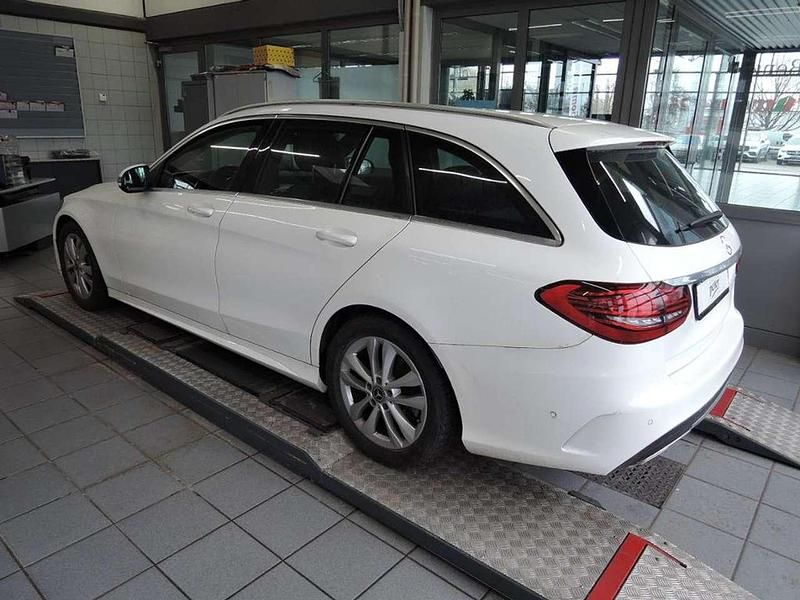 Gebraucht Mercedes C300 AMG 258 PS (189 kW) 2019 Unilack polarweiß Kombi