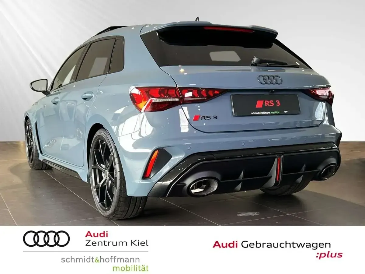 Neu Audi RS3 Sport 400 PS (294 kW) 2026 Kemoragrau Limousine