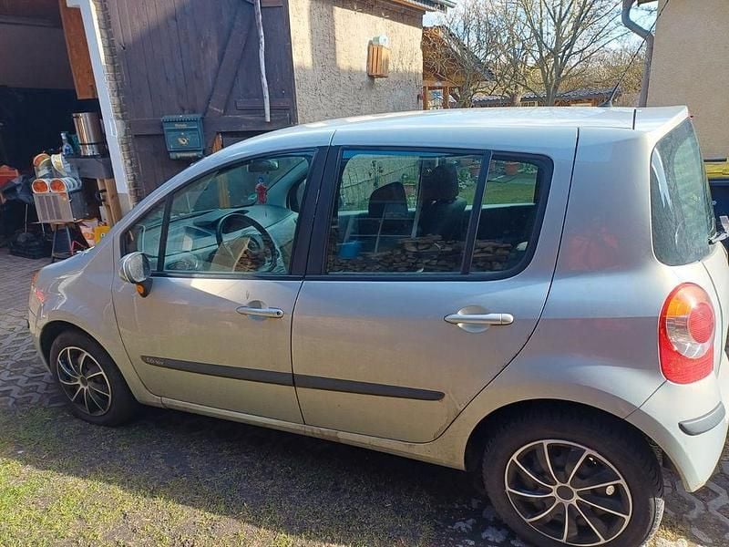 Gebraucht Renault Modus 88 PS (64 kW) 2005 Silber Van / Kleinbus
