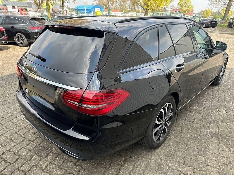 Gebraucht Mercedes C220 Avantgarde 194 PS (142 kW) 2020 Schwarz Limousine