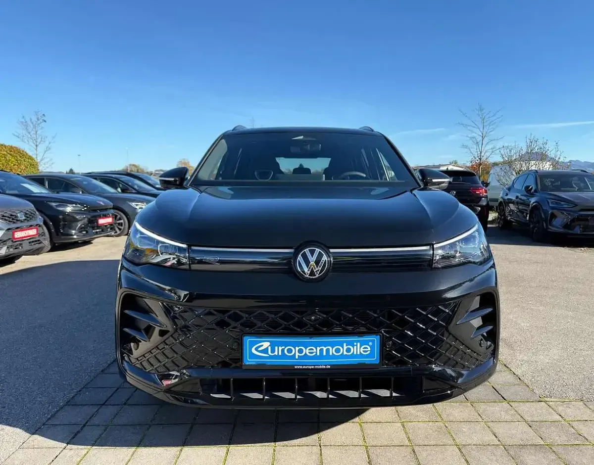 Neu VW Tiguan Comfortline 193 PS (141 kW) 2025 Grenadillschwarz meta.../schwarz SUV