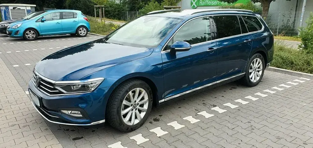Gebraucht VW Passat Elegance 150 PS (110 kW) 2023 Blau Kombi