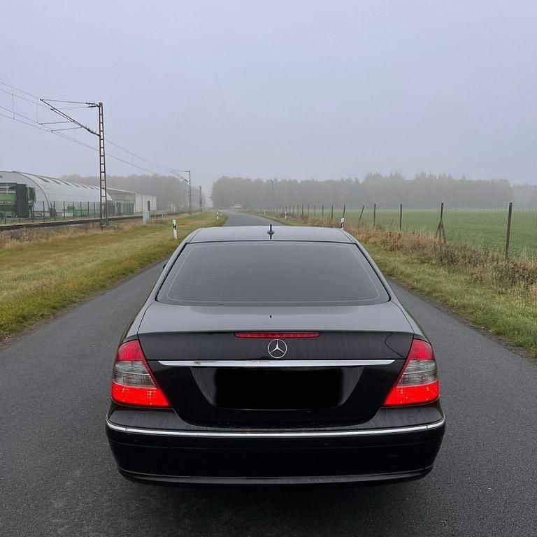 Gebraucht Mercedes E200 Elegance 184 PS (135 kW) 2008 Schwarz Limousine