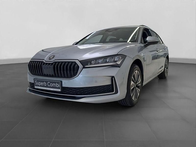 Neu Skoda Superb Selection 204 PS (150 kW) 2026 Grau Kombi
