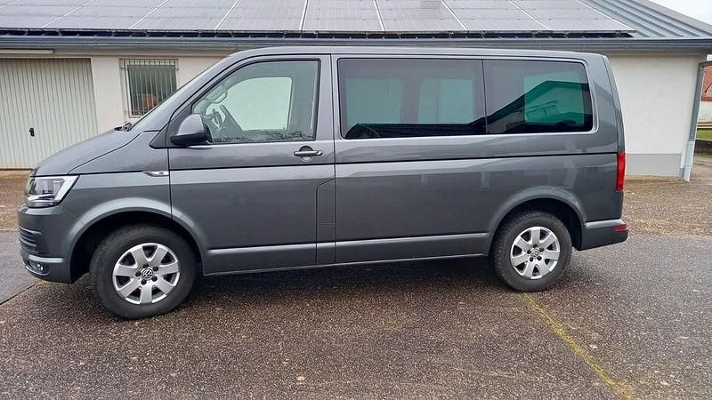 Grau Gebraucht 2016 VW Multivan Comfortline Van | 36.200 € (Etwas zu teuer) - Bild 1/4