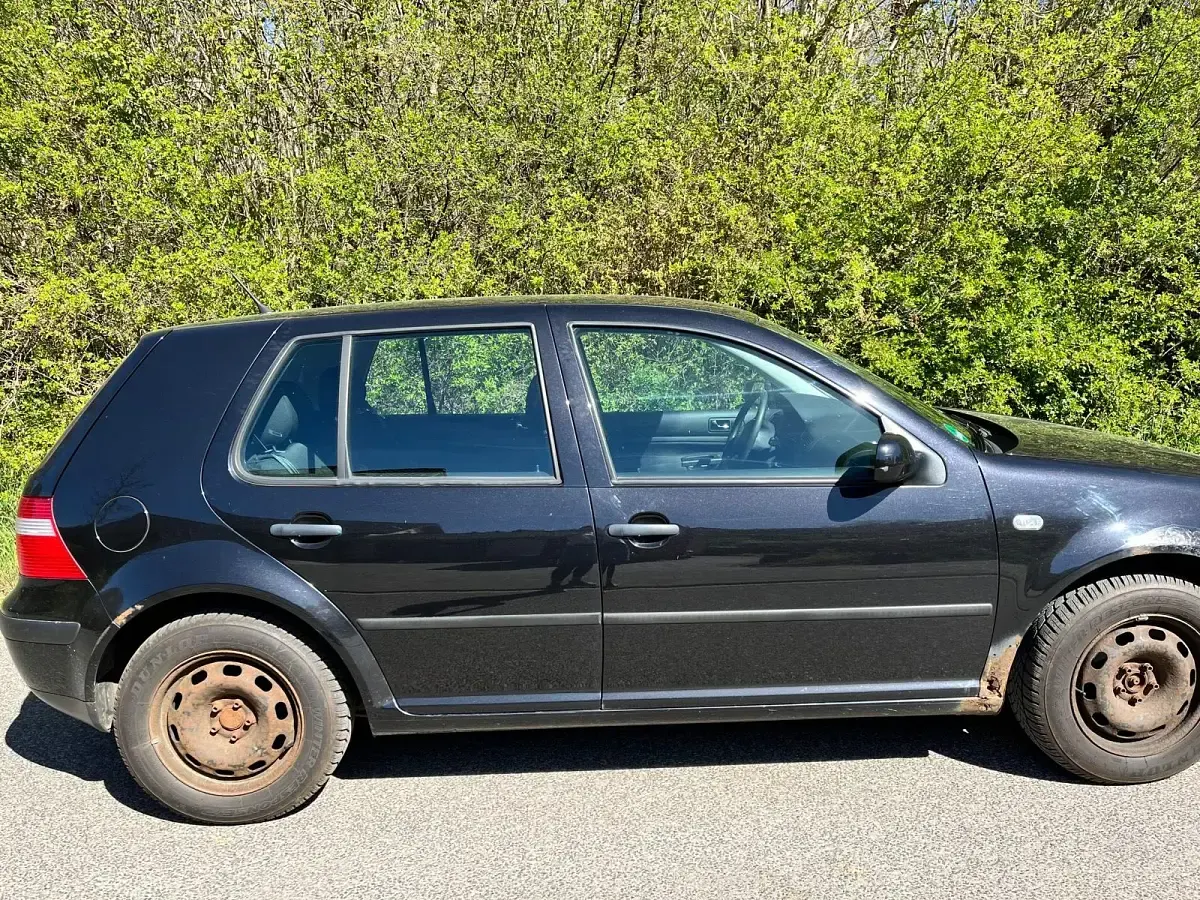 Gebraucht VW Golf IV 75 PS (55 kW) 2002 Schwarz Kleinwagen