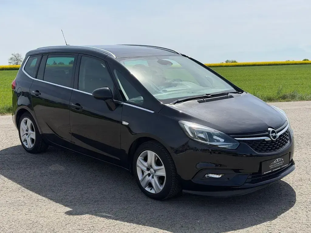 Gebraucht Opel Zafira Innovation 140 PS (102 kW) 2017 Onyx schwarz Van / Kleinbus