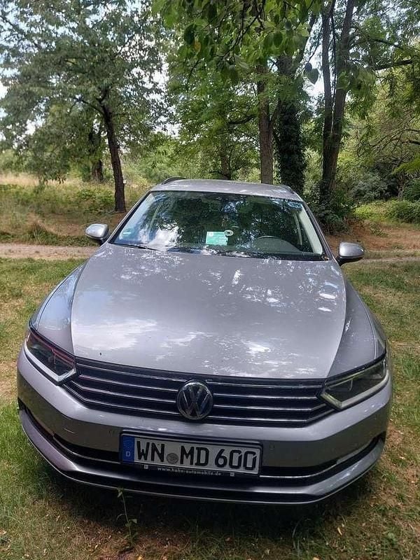Grau Gebraucht 2018 VW Passat Comfortline Kombi | 16.500 € (Fairer Preis) - Bild 1/4