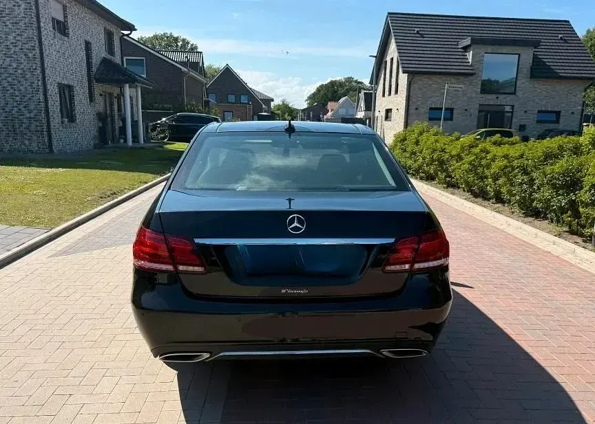 Gebraucht Mercedes E300 Avantgarde 231 PS (169 kW) 2015 Schwarz Limousine