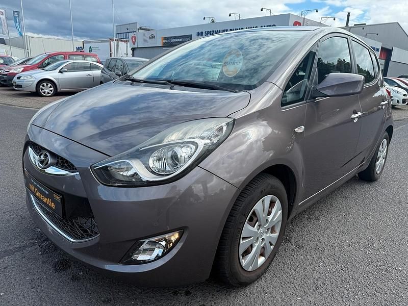 Braun Gebraucht 2012 Hyundai ix20 Van / Kleinbus | 8.999 € (Fairer Preis) - Bild 1/4