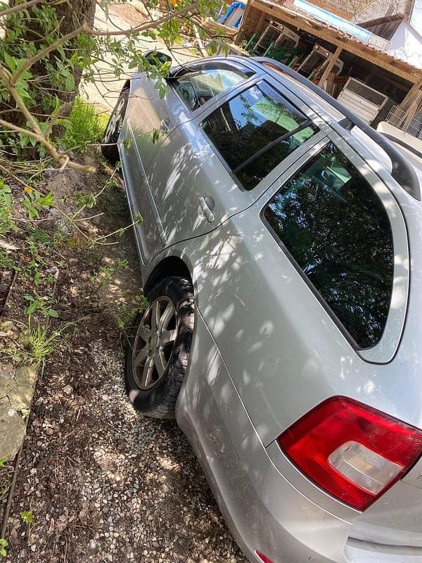 Second-hand Skoda Octavia 105 CP (77 kW) 2012 Argintiu Break