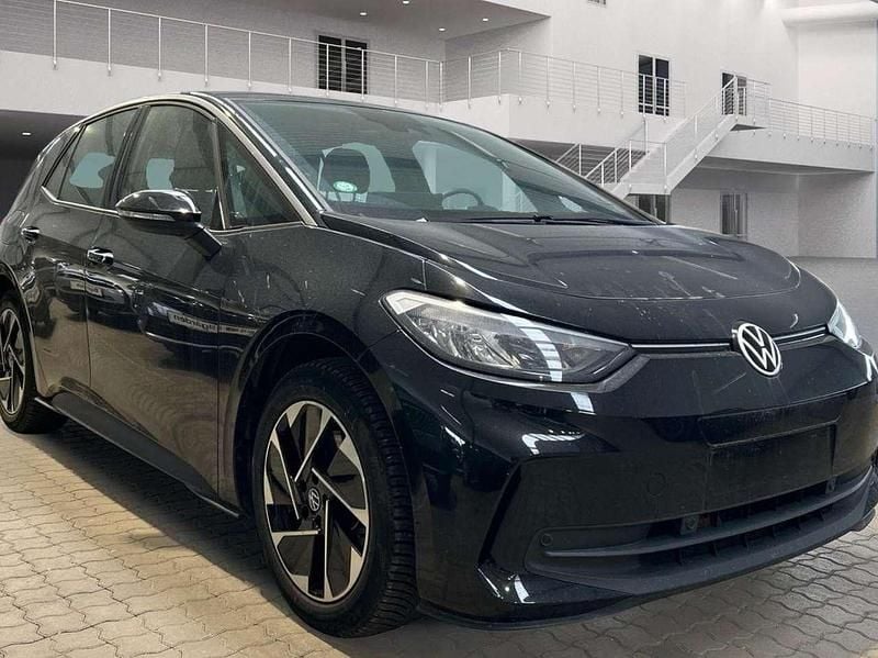 Gebraucht VW ID.3 Pro 150 kW (204 PS) 2023 Grenadillschwarz metallic Kleinwagen