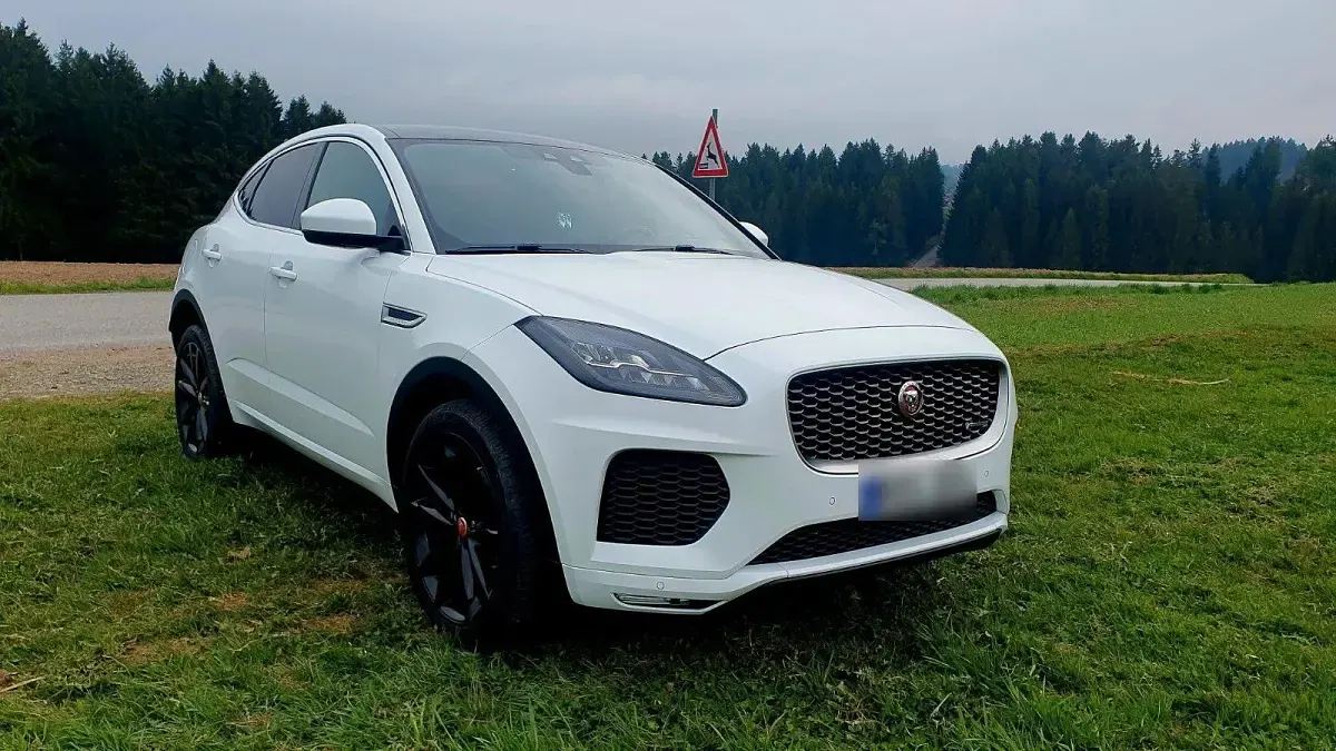 Begagnad Jaguar E-Pace R-Dynamic 179 HK (131 kW) 2018 Vit SUV