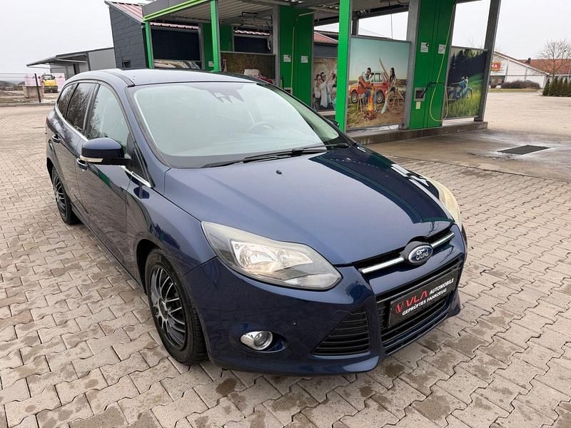 Gebraucht Ford Focus Titanium 140 PS (102 kW) 2013 Blau Kombi