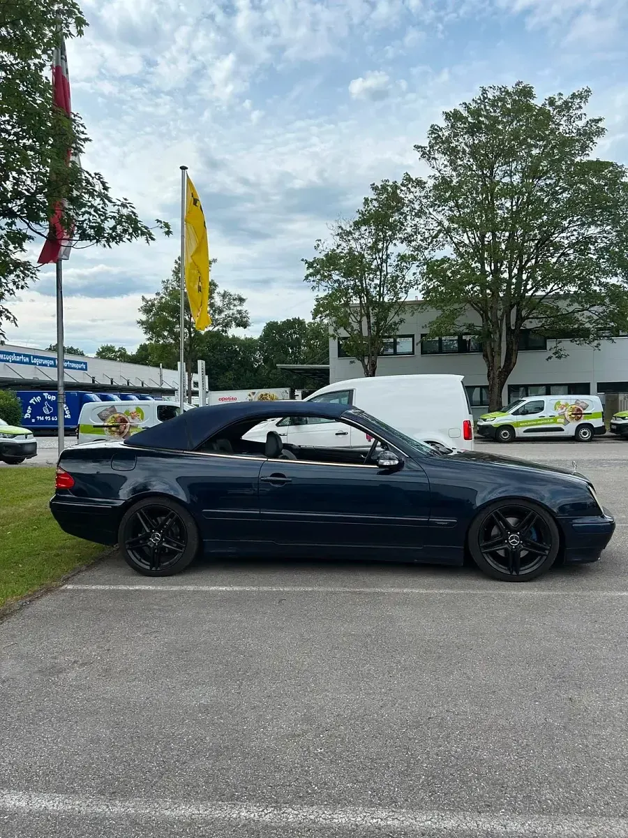 Gebraucht Mercedes CLK230 197 PS (144 kW) 2001 Blau Cabrio