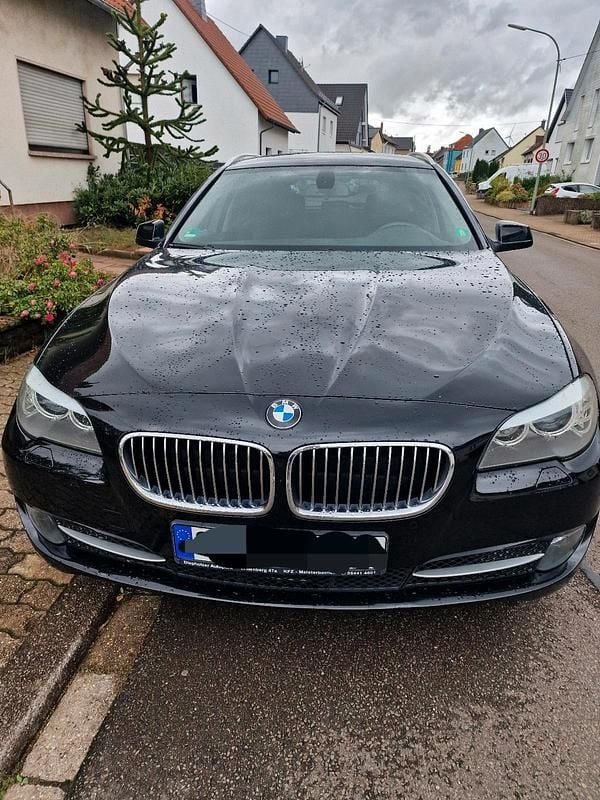 Schwarz Gebraucht 2011 BMW 520 Limousine | 7.600 € (Superpreis) - Bild 1/4