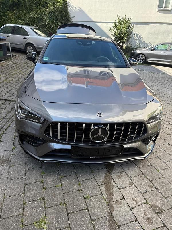 Grau Gebraucht 2022 Mercedes CLA35 AMG AMG Coupé | 46.299 € (Fairer Preis) - Bild 1/4