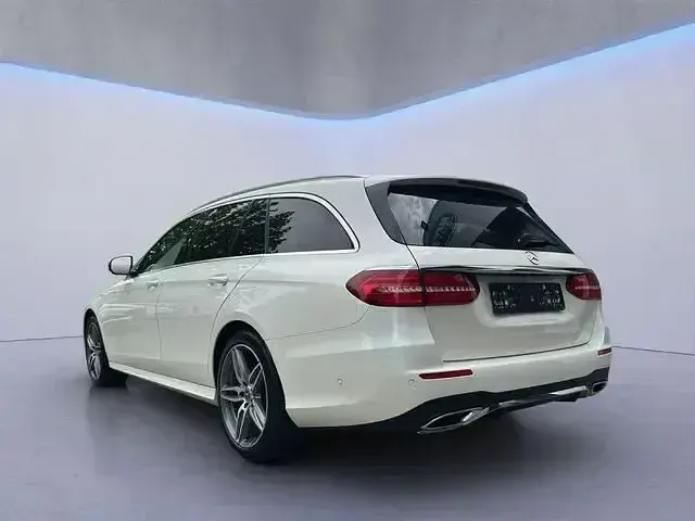 Gebraucht Mercedes E220 194 PS (142 kW) 2018 Diamantweissmet Kombi