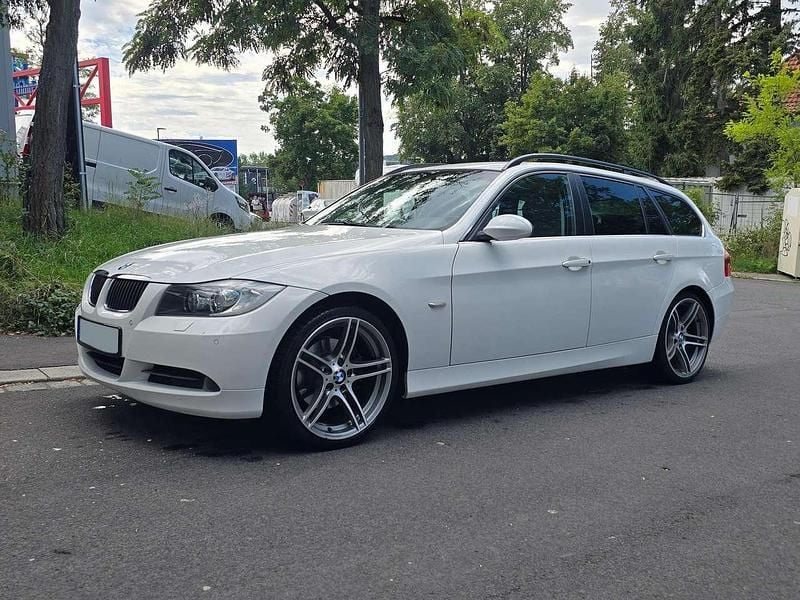 Weiß Gebraucht 2008 BMW 325 Performance Kombi | 7.989 € (Fairer Preis) - Bild 1/4