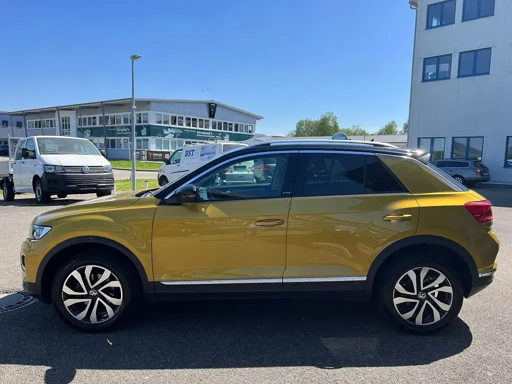 Second-hand VW T-Roc Active 150 CP (110 kW) 2021 Galben SUV