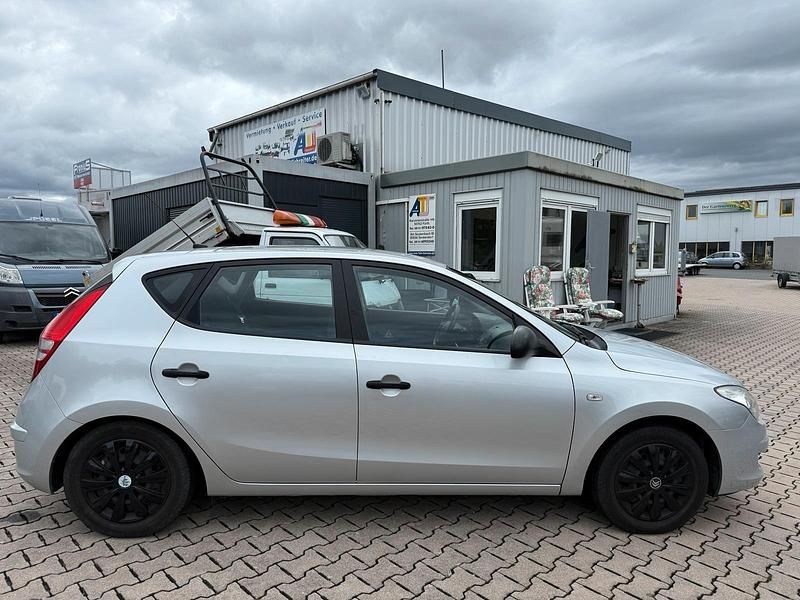 Gebraucht Hyundai i30 109 PS (80 kW) 2008 Silber Limousine