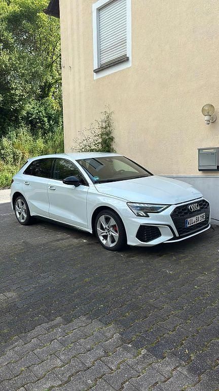 Weiß Gebraucht 2021 Audi A3 Sportback e-tron S-Line Kleinwagen | 26.100 € (Guter Preis) - Bild 1/2