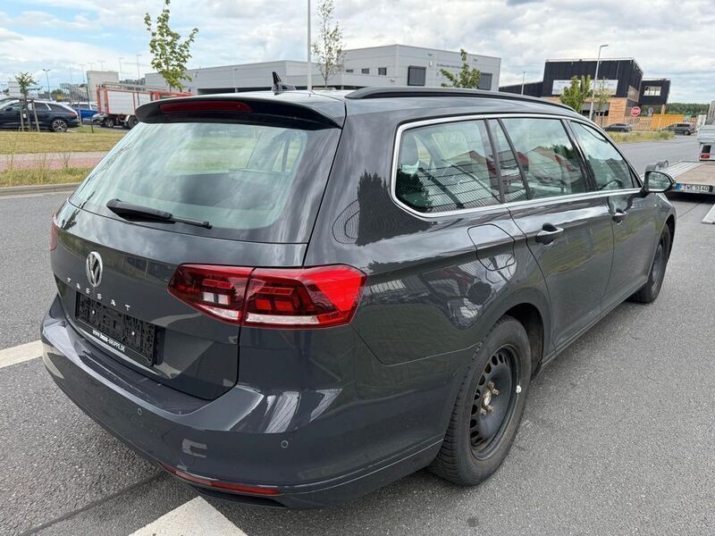 Grau Gebraucht 2020 VW Passat Business Limousine | 15.900 € (Guter Preis) - Bild 1/4
