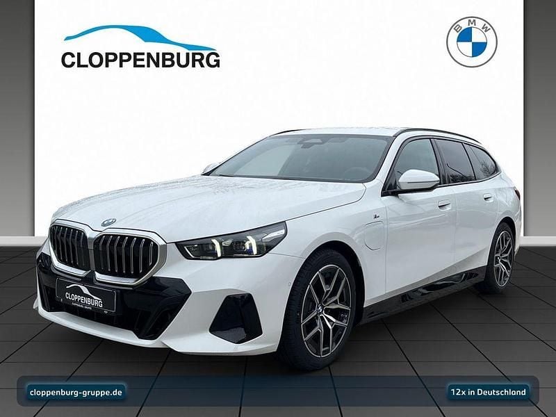 Weiß Neu 2025 BMW 530e M Sport Kombi | 64.690 € (Superpreis) - Bild 1/3