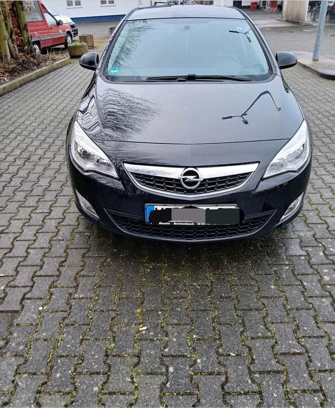 Gebraucht Opel Astra 116 PS (85 kW) 2011 Schwarz Kleinwagen