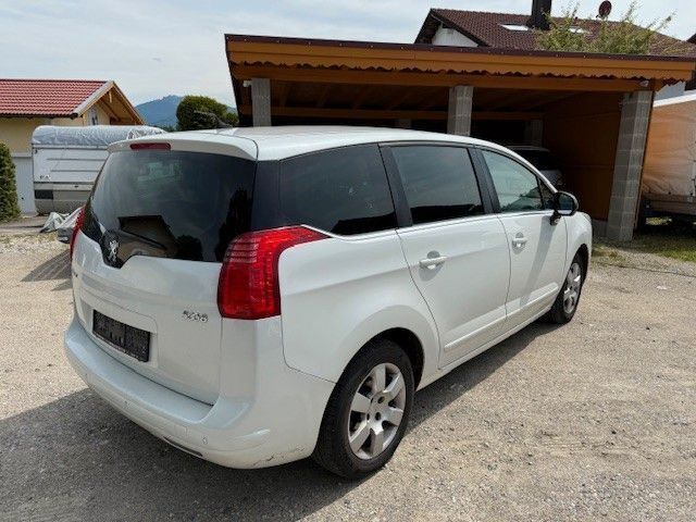 Gebraucht Peugeot 5008 Premium 109 PS (80 kW) 2011 Weiß Van / Kleinbus