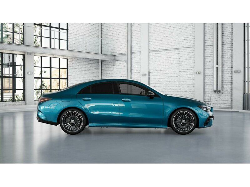 Gebraucht Mercedes CLA250e AMG 163 PS (119 kW) 2024 Metalliclack hyperblau Coupé
