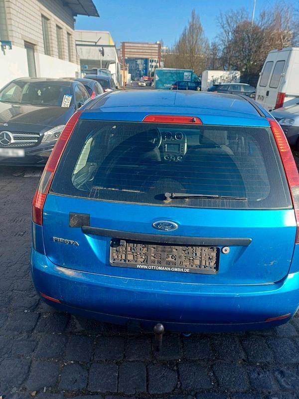 Gebraucht Ford Fiesta 69 PS (50 kW) 2005 Blau Kleinwagen