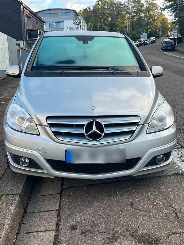 Silber Gebraucht 2011 Mercedes B180 Van / Kleinbus | 3.200 € - Bild 1/4