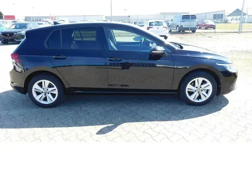 Gebraucht VW Golf VIII Life 131 PS (96 kW) 2023 Deepblackperleffektmet c9x (metallic) Limousine
