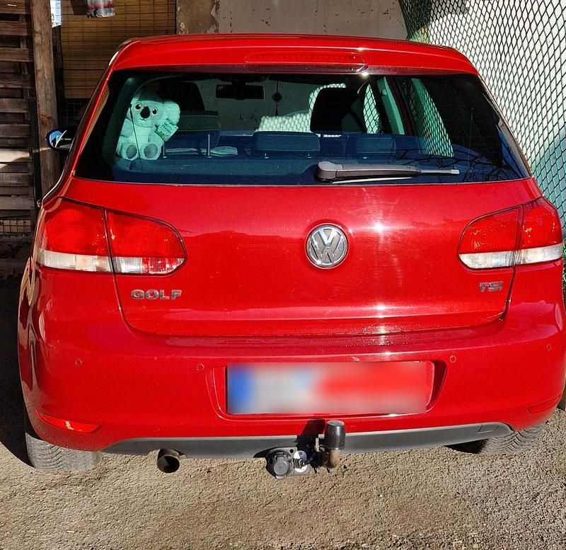 Gebraucht VW Golf VI 105 PS (77 kW) 2010 Rot Kleinwagen