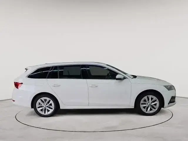Gebraucht Skoda Octavia First Edition 150 PS (110 kW) 2021 Candyweiß uni Kombi