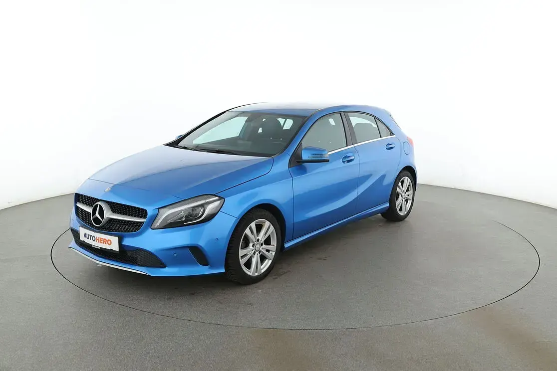 Gebraucht Mercedes A180 Urban 122 PS (89 kW) 2016 Limousine