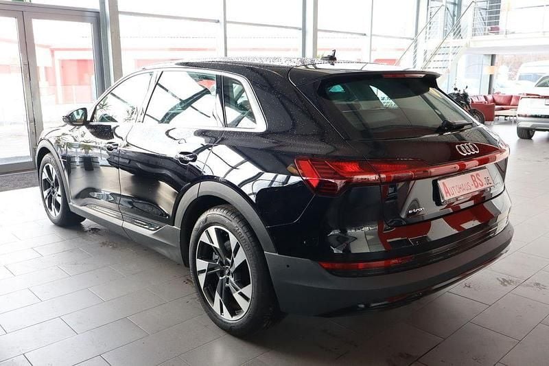 Używany Audi e-tron 300 kW (408 KM) 2022 Czarny SUV